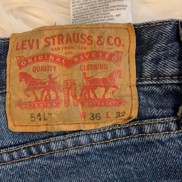 Levi’s 36/32 distressed denim jeans. - Picture 4 of 10